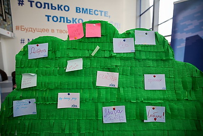 \"Образец для молодежи\". Орден Матери вручили 26 многодетным минчанкам