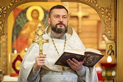 Православные верующие отмечают Яблочный Спас