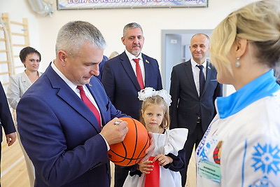 Здесь удобно расти и учиться. Новая современная школа встретила учеников в Ченках Гомельского района