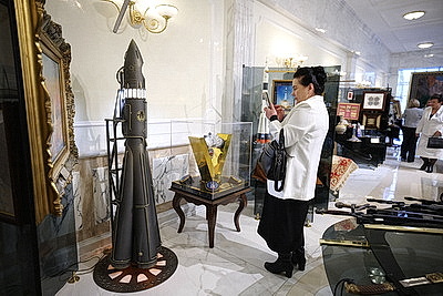 Для участников форума \"Женщина и будущее деревни\" провели экскурсию во Дворце Независимости