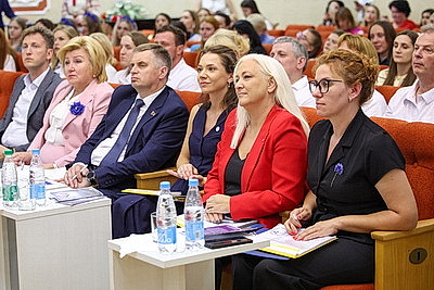 \"Дзявочы вянок міра\". Республиканский конкурс молодежных проектов проходит в Молодечно