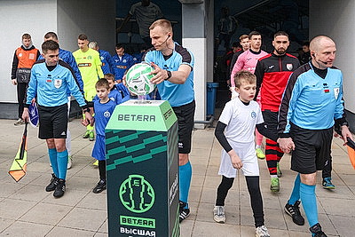 Минское \"Динамо\" вышло в лидеры футбольного чемпионата Беларуси