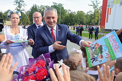 Здесь удобно расти и учиться. Новая современная школа встретила учеников в Ченках Гомельского района