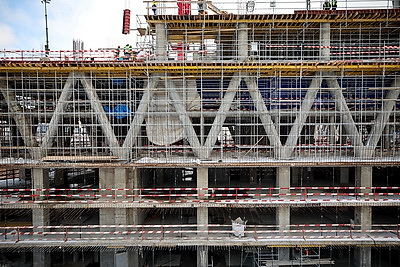 Кухарев посетил строительную площадку \"Газпром центра\" и нового корпуса 6-й ГКБ