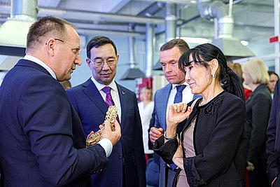 Делегация из Якутии оценила возможности \"Кристалла\" в Гомеле