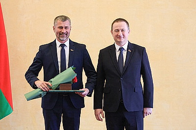 Люди разных профессий, но с общим подходом к делу. В Минске вручили госнаграды