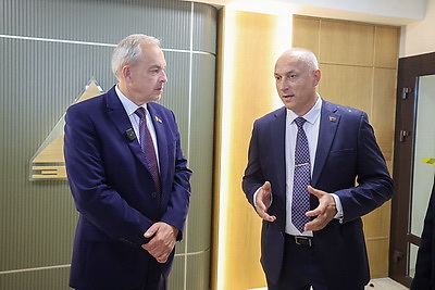 \"Важно опираться на людей и вместе решать вопросы\". Работу депутатов обсудил Сергеенко с активом Гродно