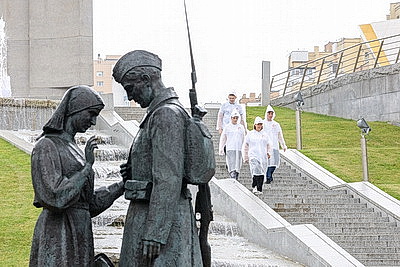 Участники автопробега \"Дороги славы - наша история\" почтили память героев ВОВ в Минске