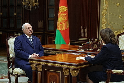 Лукашенко принял с докладом Кочанову