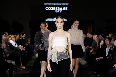 \"Созвездие\" зажигает звезды. Показ мод молодых дизайнеров прошел в лицее БГУ