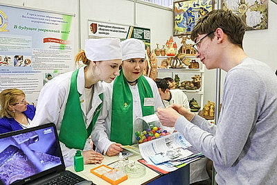 Помочь выбрать путь в профессию: выставка для абитуриентов \"Образование и карьера\" открылась в Минске