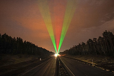 Лазеры на трассах: на М1 действует экспериментальная система светового оповещения