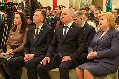 В крипту Всехсвятского храма заложили капсулы с землей и водой с мест гибели белорусов