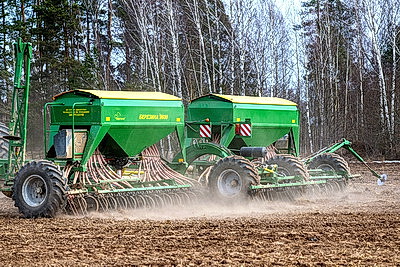 Посевная-2026 в Бешенковичах: новая техника и высокие темпы