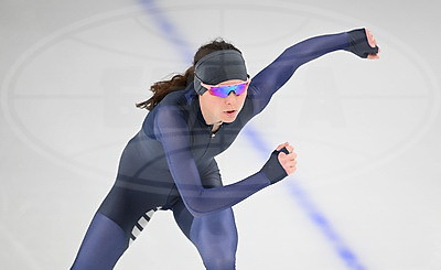 Конькобежка Зуева проводит тренировку перед Олимпиадой в Милане