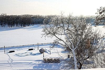 Морозный зимний день: снегопад не повод сидеть дома для активных жителей