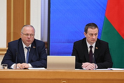 Лукашенко собрал совещание для подведения итогов комплексной проверки Вооруженных Сил