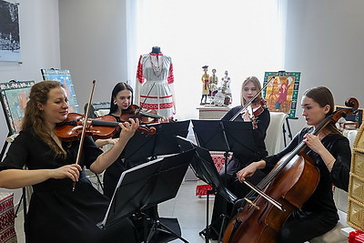 Иностранные дипломаты заговорили на мове. Глава МИД Рыженков встретил их в историческом месте Минска