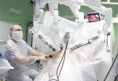 Роботический комплекс для операций запустили в МНПЦ хирургии, трансплантологии и гематологии