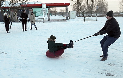 Любители активного отдыха провели праздничные выходные на снежных склонах