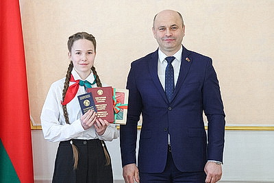 18 отличников учебы из Витебской области получили первые паспорта