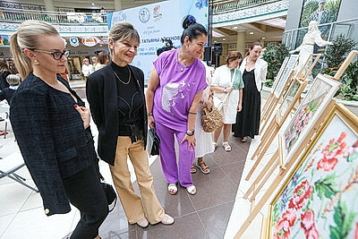 Выставку работ участницы проекта \"Ее рук дело\" презентовали в Минске