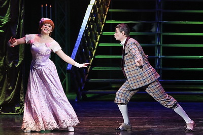 Юбилейный вечер \"Кальман против Штрауса, или Пять и пять - пятьдесят пять\" собрал на сцене весь коллектив музыкального театра