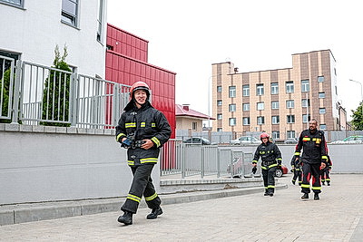 В Беларуси стартовали курсы по тушению электромобилей для спасателей из 11 стран