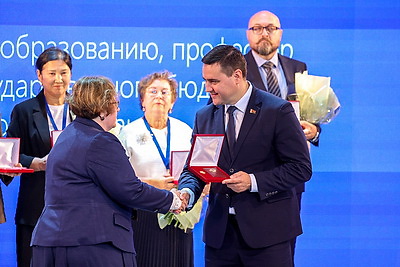 IX Съезд учителей и работников образования государств - участников СНГ проходит в Минске