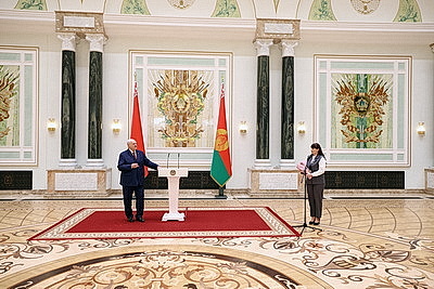 Едины в стремлении сделать страну лучше. Лукашенко в преддверии 8 Марта вручил женщинам госнаграды