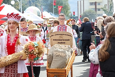 \"Дажынкі-2026\". Фестиваль-ярмарка тружеников села проходит в Барановичском районе