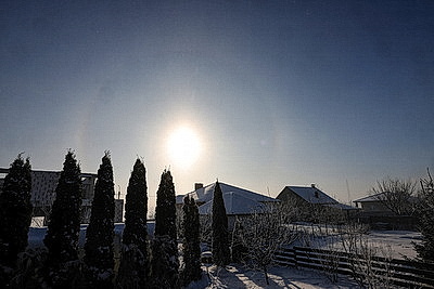 Солнечное гало и световые столбы увидели в небе над Беларусью