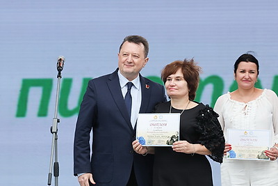 Мемориальную доску Ивану Чигринову, мурал с изображениями знаменитых земляков открыли в Костюковичах