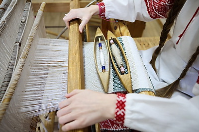 Материалов на 100 лет. Как в Минской области сохраняют традиции местного ткачества