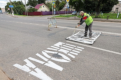 Пиктограммы, разметка. Дорожные службы Витебщины готовятся к началу учебного года