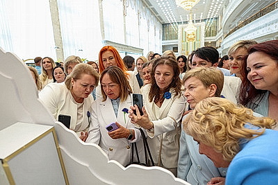 Делегация БСЖ из Гродненской области посетила с экскурсией Дворец Независимости