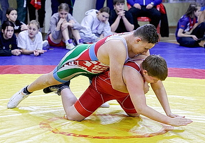 Более 200 юных спортсменов состязаются в республиканском турнире по вольной борьбе в Витебске