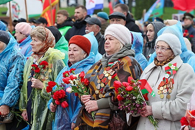 Праздничный Витебск. Жители и гости города празднуют День Победы