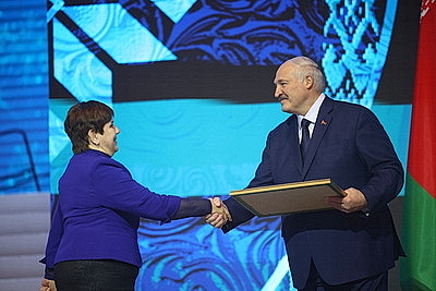 Лукашенко вручил премии \"За духовное возрождение\" и спецпремии Президента