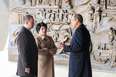 Турчин возложил венок к монументу Независимости в Ташкенте