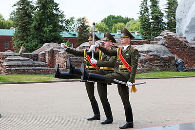 Пламя Вечного огня из Брестской крепости передадут в Центральный парк ВС России \"Патриот\"