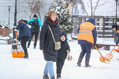 В Бресте 75 единиц спецтехники убирают снег на улицах города