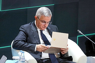 \"Индустрия 5.0: Сила взаимодействия\". Турчин принял участие в пленарной сессии цифрового форума в Казахстане