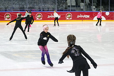 Двукратный серебряный призер Олимпийских игр Евгения Медведева провела мастер-класс для юных спортсменов