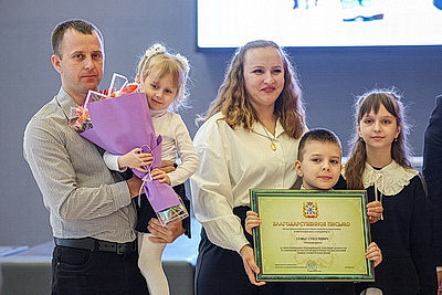 Пример для молодых пар. Более 20 многодетных семей чествовали в Гомельской области