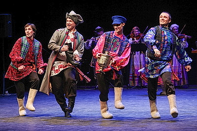 Новую театрализованную программу \"Масленка\" представил хореографический ансамбль \"Хорошки\"