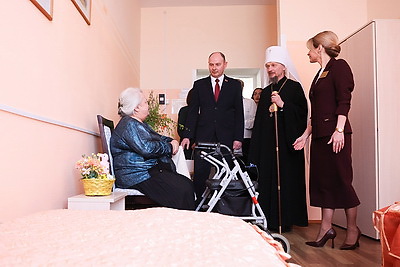 Поделиться теплом. В Клецком районе приняли участников акции \"Подари радость ближнему\"