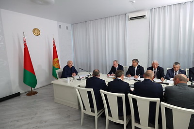 Торговля на селе и перспективы БелОМО. Лукашенко посетил Вилейский район