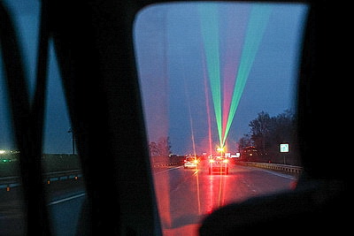 Лазеры на трассах: на М1 действует экспериментальная система светового оповещения