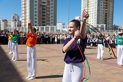 Последние звонки для выпускников 9-х и 11-х классов прозвенели по всей Беларуси